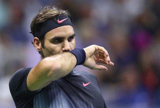 Roger Federer “tránh” được việc phá lời nguyền ở Grand Slam cuối cùng trong năm sau khi bị Del Potro loại ở tứ kết. Ảnh: GETTY IMAGES.