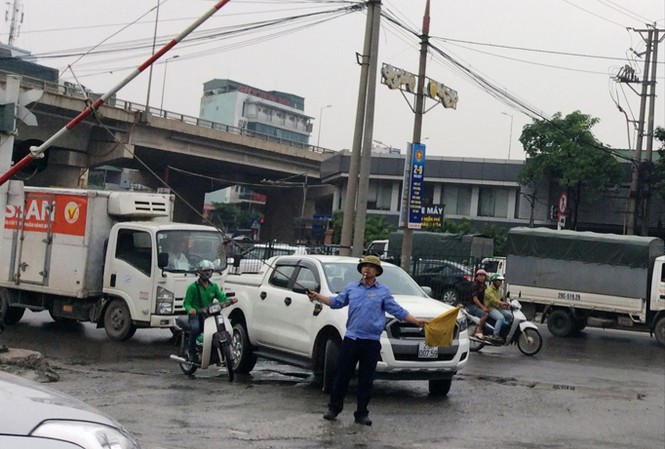 Đồng lương bèo bọt giữa lằn ranh sống - chết Một ca gác của anh Thư. Ảnh: Quỳnh Nga.