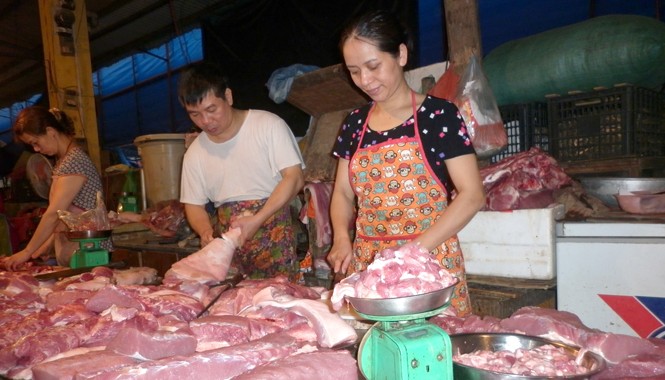 Chặt đứt đường dây cung cấp chất cấm trong chăn nuôi Nhiều mẫu thịt, gan gia súc bán trên thị trường có dư lượng chất cấm và kháng sinh vượt mức cho phép. Ảnh minh họa- Nam Khánh