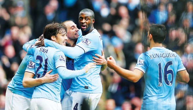 Cuộc đấu ngôi đầu Liệu Man City có vượt lên trong cuộc đua đầu bảng với Chelsea. Ảnh: Daily Mail