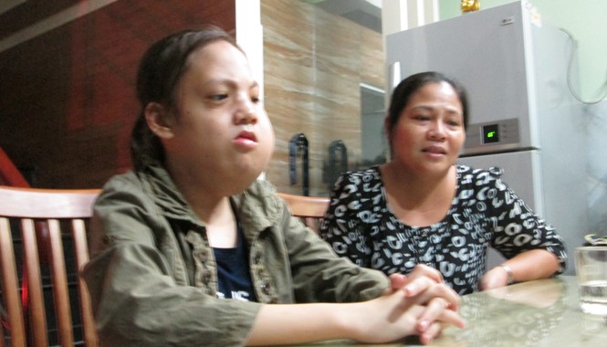 Gặp lại cô gái '3 tỷ' Người mẹ nghèo đưa con tới nhà người bác chơi và mong mỏi hiến tặng con cho y học nghiên cứu. Ảnh: L.N