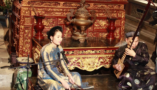 Sống dậy hát cửa đình Đào kép trẻ Hải Phòng phục dựng một cách bài bản hát cửa đình . Ảnh: Toan Toan