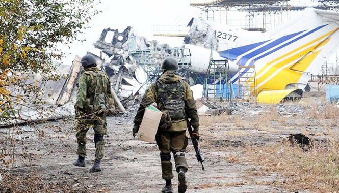 Nội chiến Ukraine sang giai đoạn gay cấn mới Giao tranh ác liệt kéo dài tại sân bay Donetsk. Ảnh: Getty Images