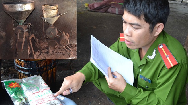 Giữa thủ phủ cà phê tận thấy cà phê bẩn Những túi hóa chất không rõ nguồn gốc (ảnh lớn). Bột cà phê được tuồn từ máy xuống nền nhà (ảnh nhỏ)
