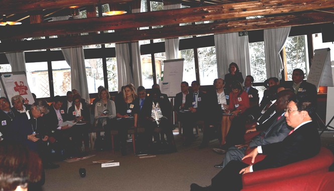 WEF Davos 2015: ASEAN thu hút nhiều quan tâm Ngày 23/1, Phó Thủ tướng, Bộ trưởng Ngoại giao Phạm Bình Minh tham dự Phiên họp “Chương trình nghị sự An ninh lương thực toàn cầu”. Phiên họp thu hút sự tham gia của hơn 1.000 nhà lãnh đạo trong 300 tổ chức và quốc gia trên thế giới. Ảnh: TTXVN