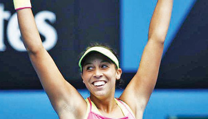 Đả bại thần tượng, Madison Keys viết tiếp giấc mơ Madison Keys hạnh phúc với chiến thắng trước thần tượng một thời Venus Williams. Ảnh: Getty Images