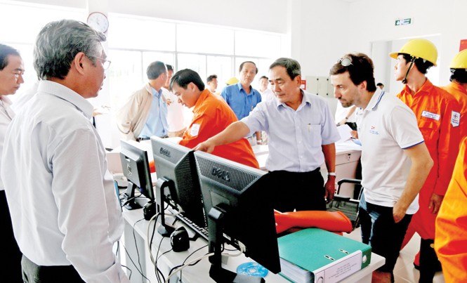 Doanh nhân ngành điện: Bản lĩnh và quyết tâm Tập trung cao độ chuẩn bị đóng điện cáp ngầm 110 kV xuyên biển Hà Tiên-Phú Quốc
