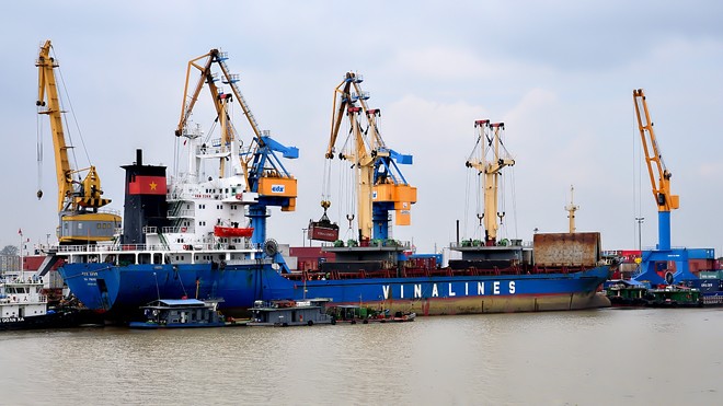 Nợ xấu sao lại thành vốn góp? Xử lý nợ xấu bằng tiền hay bằng cơ chế? Ảnh: Hồng Vĩnh