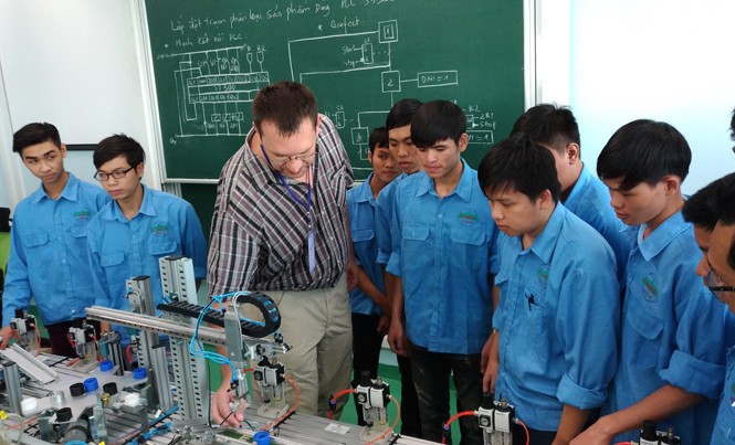 'Săn' học sinh học nghề Phân luồng học học sinh sau THCS đang gặp nhiều khó khăn, vướng mắc.