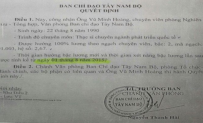 Vụ bổ nhiệm Vũ Minh Hoàng: Nguyên Phó ban chỉ đạo Tây Nam bộ nói gì? Quyết định công nhận ông Hoàng thành chuyên viên, ký ngày 24/7/2015 nhưng đóng dấu của mẫu dấu mới (mẫu dấu mới được Ban chỉ đạo Tây Nam bộ đăng ký từ ngày 21/8/2015)