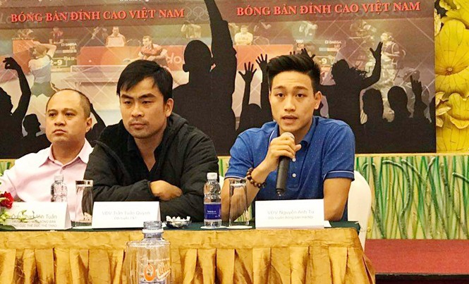 Bóng bàn tăng tốc chuẩn bị cho SEA Games Nhà vô địch Đông Nam Á Nguyễn Anh Tú (phải) và tuyển thủ kỳ cựu Trần Tuấn Quỳnh tại cuộc họp báo trước giải bóng bàn đỉnh cao Việt Nam lần 1. Ảnh: T.Đ