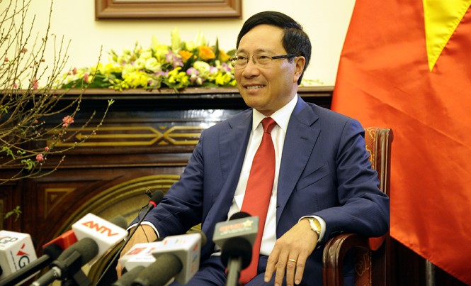 Việt Nam kiên trì đường lối làm bạn với tất cả các nước Phó Thủ tướng, Bộ trưởng Ngoại giao Phạm Bình Minh trả lời báo chí ngày 5/1 tại Hà Nội. Ảnh: Trúc Quỳnh