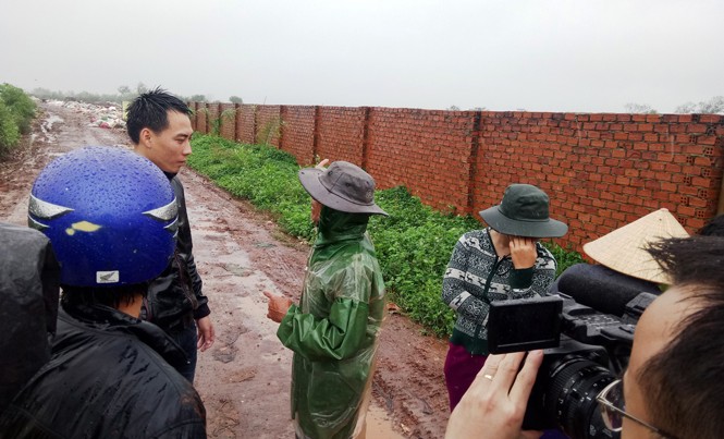 Bãi rác ám người chết, hành người sống Người dân phản ánh về bãi rác gây ô nhiễm.