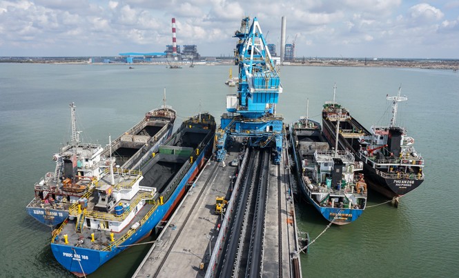 Về đích với hiệu suất cao Công ty chuẩn bị sẵn sàng nguồn nhiêu liệu than phục vụ cho công tác vận hành nhà máy Nhiệt điện Duyên Hải 1