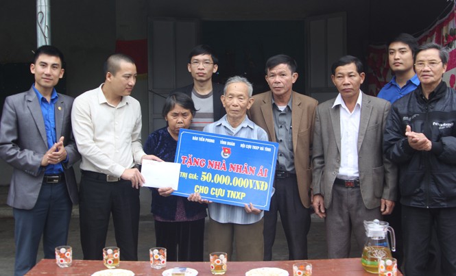 Bàn giao nhà tình nghĩa cho cựu TNXP nghèo Trao số tiền 50 triệu đồng cho cựu TNXP Trịnh Văn Hà