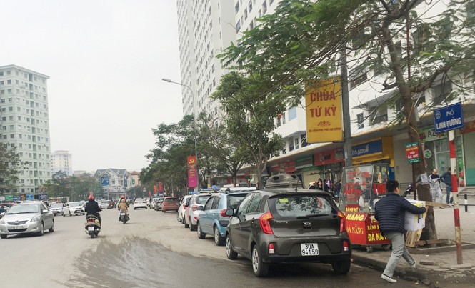 Rà soát toàn bộ các điểm trông giữ xe ở quận Hoàng Mai Điểm trông xe dưới lòng đường Linh Đường đoạn qua các tòa nhà HH, có nhân viên Cty Ngọc Diệp trông giữ được liên ngành xác định là sai phép.