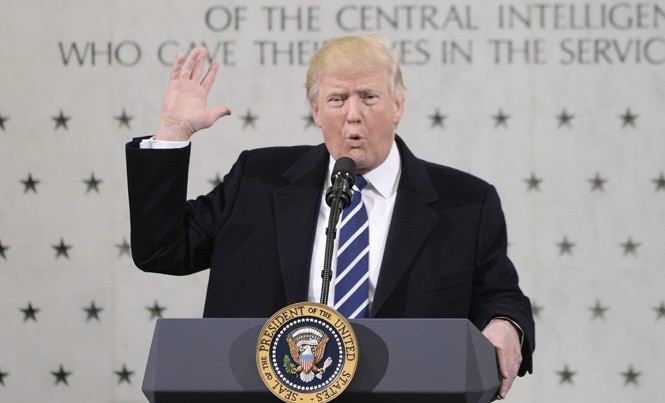 Giới chức tình báo Mỹ không cho ông Trump biết tin mật Tổng thống Mỹ Donald Trump phát biểu tại trụ sở Cục Tình báo Trung ương (CIA) ở bang Virginia hồi tháng 1. Ảnh: Getty Images