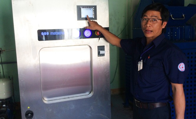 Tham nhũng Y tế ở Đắk Lắk: Lo ngại 'chìm xuồng'? - Bài cuối: 'Kêu trời không thấu' Cán bộ kỹ thuật Bệnh viện Đa khoa TP Buôn Ma Thuột nơi đặt máy lò hấp rác 7,6 tỷ đồng vừa được sửa xong.