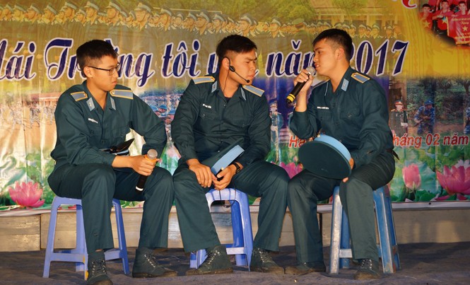 Sân chơi của học viên áo lính Chương trình “Mái trường tôi yêu” luôn thu hút sự tham gia, hưởng ứng sôi nổi của đoàn viên thanh niên Trường SQLQ 1. Ảnh: Nguyễn Minh