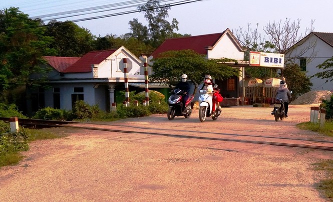 Tin mới vụ tai nạn đường sắt làm 3 người chết tại TT-Huế Ẩn họa luôn thường trực trên rất nhiều đường ngang to rộng, lưu lượng giao thông lớn tại tỉnh TT-Huế, nhưng chưa được ngành chức năng đầu tư gác chắn