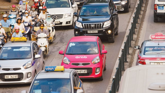 Taxi truyền thống “tố” Uber, Grab Taxi truyền thống “tố” Uber, Grab