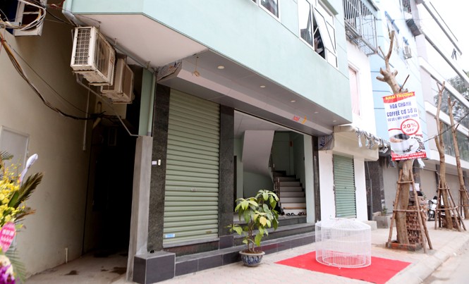 Nhà siêu mỏng, siêu méo ồ ạt tái xuất ở Hà Nội Nhà siêu mỏng, méo mới mọc lên tại phường Khương Thượng. Ảnh: Như Ý