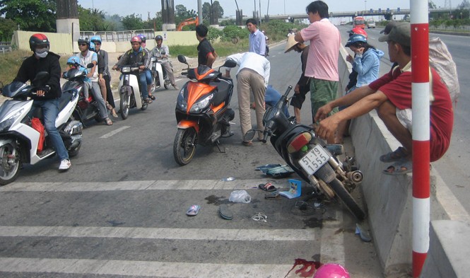 Đi thăm người thân, ba mẹ con nhập viện Hiện trường tai nạn. Ảnh: Đông Sơn