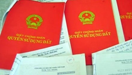 Đình chỉ công tác 3 cán bộ vụ “bôi trơn” làm sổ đỏ Ảnh minh họa.