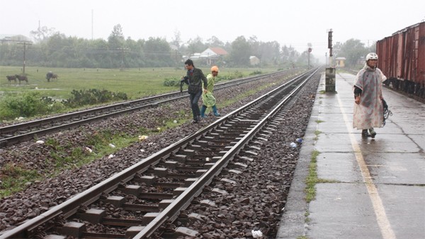 Nam thanh niên bất ngờ lao vào tàu hỏa Vị trị xảy ra vụ việc tại ga Tam Kỳ