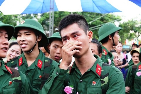 Dự kiến thu hẹp đối tượng xét tạm hoãn nhập ngũ Thanh niên TP.HCM tòng quân năm 2014. Ảnh: Đàm Đệ