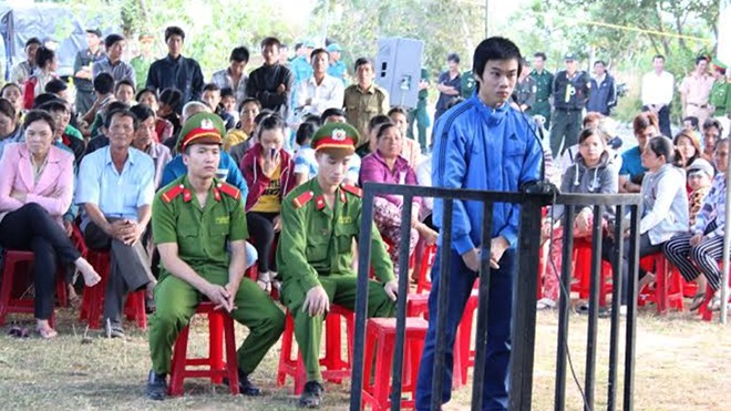 Gây án mạng sau khi nhìn vợ bạn cho con bú Bị cáo Lê Vũ Hội