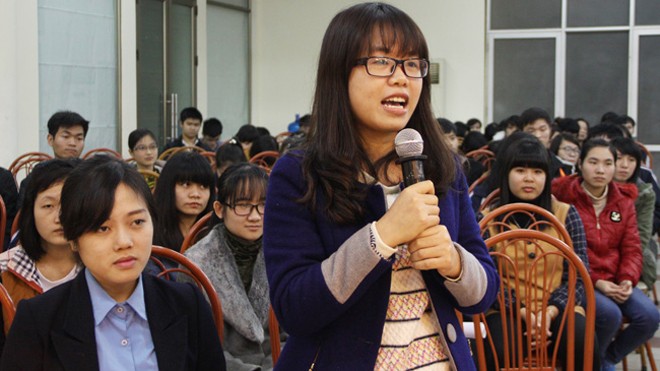 Sinh viên đối thoại với lãnh đạo doanh nghiệp Tối 8/1, tại CLB Sinh viên, Kí túc xá Ngoại ngữ, Trung tâm Hỗ trợ sinh viên – ĐH Quốc gia HN đã phối hợp cùng báo Sinh viên Việt Nam tổ chức chương trình “Sinh viên đối thoại với lãnh đạo các doanh nghiệp”.