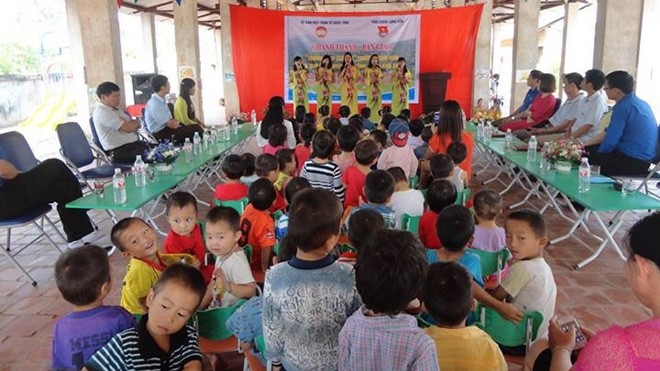 Khánh thành và bàn giao công trình “Trường đẹp cho em” Toàn cảnh Lễ khánh thành “Trường đẹp cho em” tại thôn Khe Pùng, xã Đình Lập huyện Đình Lập