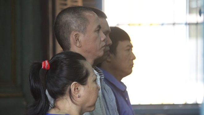 Một đối tượng trong đường dây mua bán trên 11,8kg ma túy thoát án tử hình Các đối tượng trong đường dây ma túy ‘khủng’ tại tòa sáng nay 9/12. Ảnh: Tân Châu