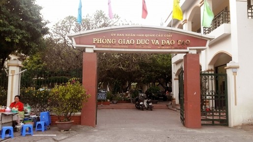Vì sao chậm trễ kỷ luật hiệu trưởng nhập nhèm vụ học sinh gãy chân? Trụ sở Phòng GD&ĐT quận Cầu Giấy, TP Hà Nội (Ảnh: Nhật Cường). Nguồn: vietnammoi.vn