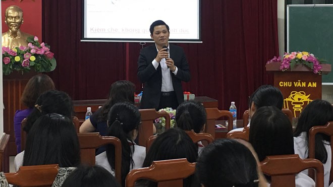 Chuyện buồn của giám đốc bệnh viện phụ sản vào một tiết học cấp 2 Chuyện buồn của giám đốc bệnh viện phụ sản vào một tiết học cấp 2