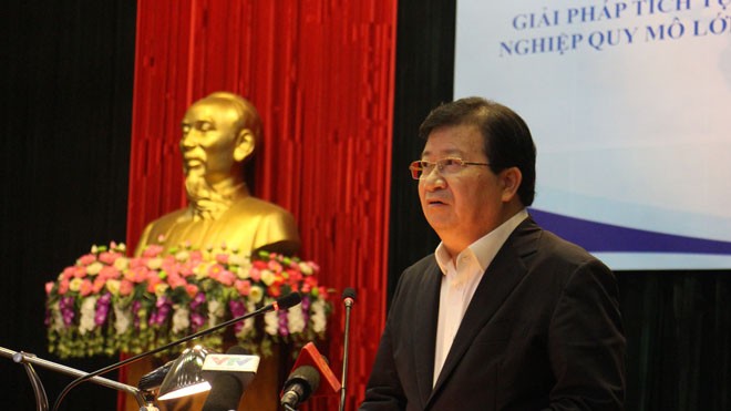Tích tụ ruộng đất không được làm nghèo hóa người dân Phó Thủ tướng Chính phủ Trịnh Đình Dũng.