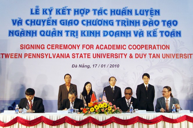 ĐH Duy Tân tiếp tục mở ngành Kế toán bậc Tiến sĩ và TCNH bậc Thạc sĩ ĐH Duy Tân ký kết với ĐH Bang Pennsylvania để tiếp nhận và tham khảo các Chương trình Tiên tiến