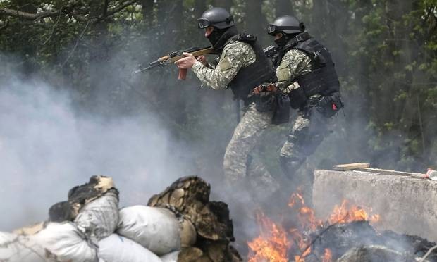 Miền Đông Ukraine lại gầm rống tiếng pháo, đe dọa hòa bình Hòa bình Donbass trước nguy cơ đổ vỡ?