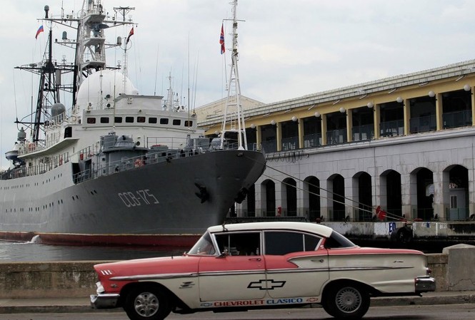 Tàu tình báo Nga bất ngờ xuất hiện trước cuộc hội đàm Cuba -Mỹ Tàu tình báo Nga Viktor Leonov tại bến La Habana