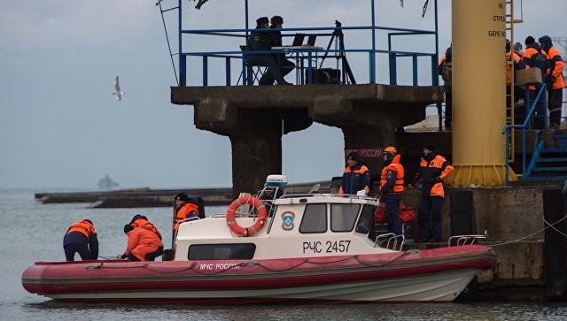 NÓNG: Phát hiện thân máy bay Tu-154 dưới đáy Biển Đen Lực lượng cứu hộ Nga tiếp cận hiện trường máy Tu-54 bay rơi. Ảnh: RIA Novosti