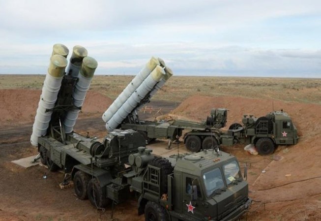 THẾ GIỚI 24H: 'Rồng lửa' S-400 Nga trực chiến tại Crimea Tổ hợp tên lửa tầm xa S-400 Triumph của Nga.
