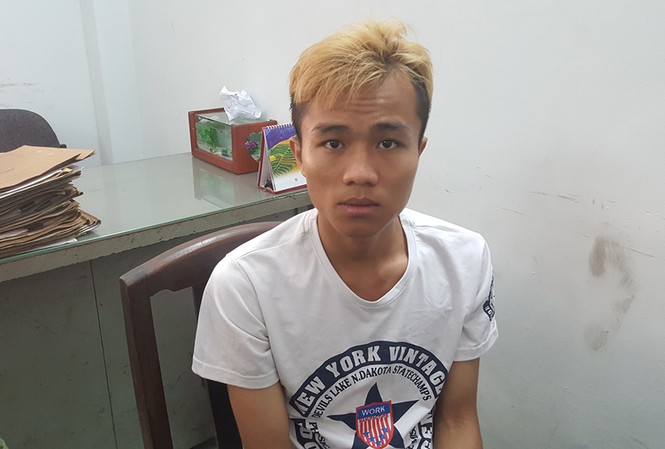 Gần chục “teen” hỗn chiến, một người tử vong Nghi can Lợi Chí Cường tại cơ quan điều tra. Ảnh CA.