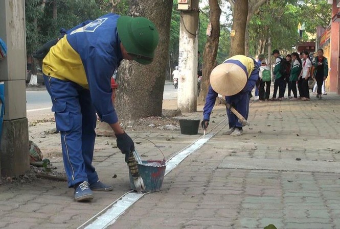 Thành phố Vinh kẻ vạch vỉa hè 41 tuyến phố Việc kẻ vạch chỉ giới sẽ giúp đảm bảo trật tự đô thi, giành vỉa hè cho người đi bộ.