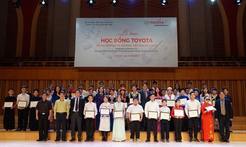 Trao học bổng cho tài năng âm nhạc trẻ Việt Nam Trao học bổng cho tài năng âm nhạc trẻ Việt Nam