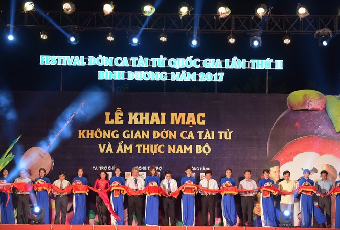 Khai mạc Festival Đờn ca tài tử lần II: Đêm tôn vinh “báu vật phương Nam” Khai mạc Festival Đờn ca tài tử lần II: Đêm tôn vinh “báu vật phương Nam”