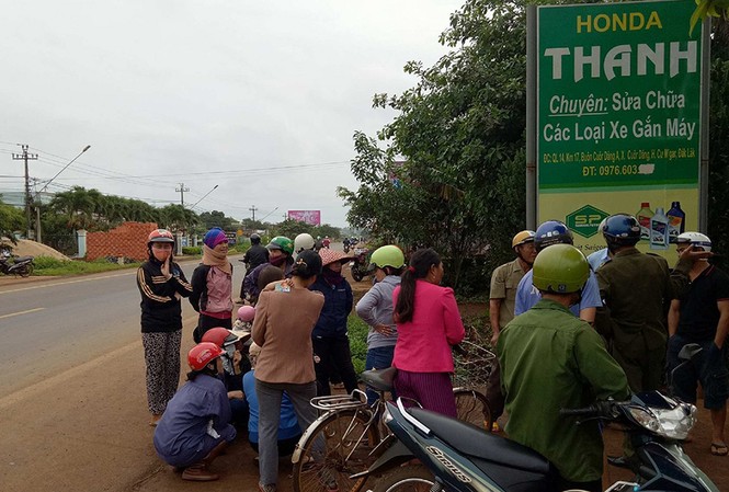 Chủ tiệm sửa xe bị học viên cũ dùng búa đánh gục Tiệm sửa xe, nơi anh Thanh bị đánh.