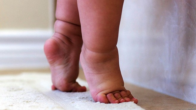 Trẻ đi nhón gót coi chừng bị bất thường ở chân Trẻ đi nhón gót coi chừng bị bất thường ở chân