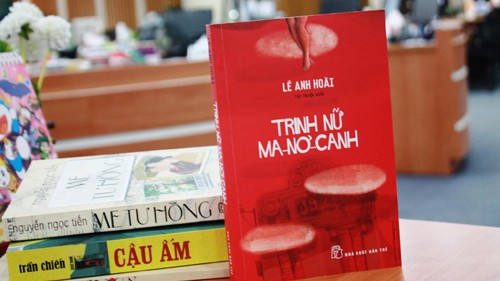 'Trinh nữ ma-nơ-canh' gây tranh cãi Sách "Trinh nữ ma-nơ-canh".