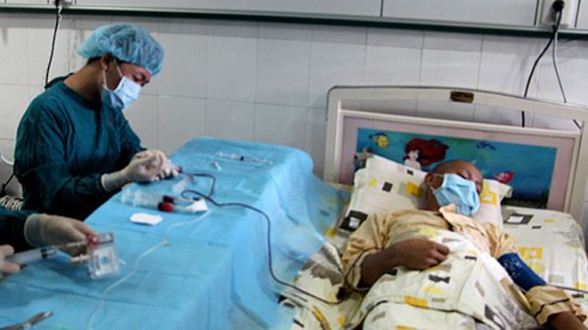 Nhận biết bệnh ung thư máu và cách điều trị ghép tủy Ghép tế bào gốc tạo máu chữa ung thư máu tại Bệnh viện Truyền máu huyết học TP HCM. Ảnh:Bệnh viện cung cấp